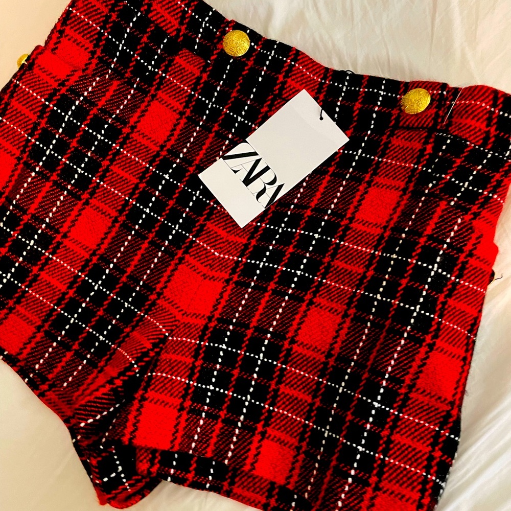 STRUCTURED SHORTS